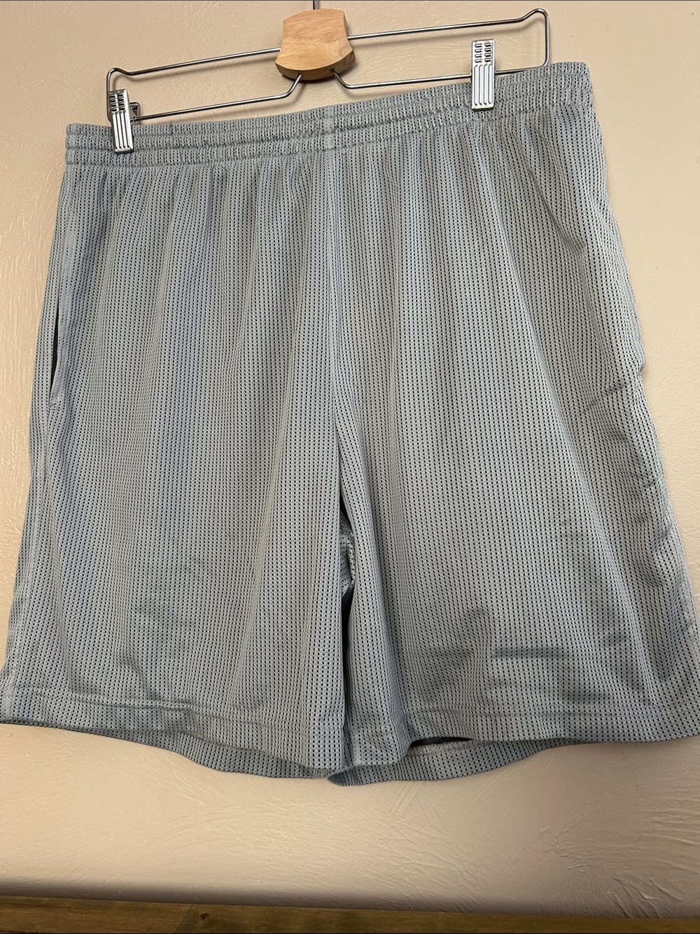 Vintage Starter Men's Light Gray Performance Mesh Shorts. Side Pockets. Large.